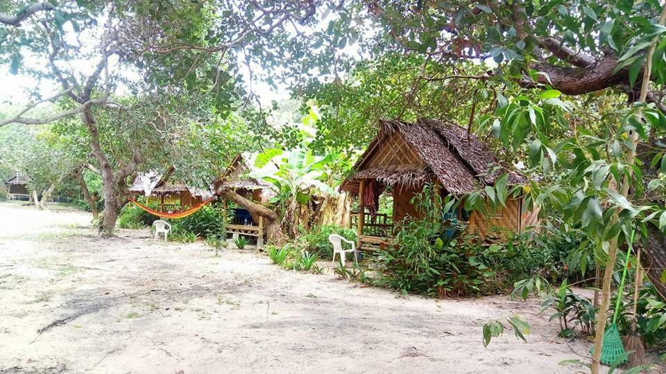 Chalee Tropicana Bungalow Koh Phayam Bagian luar foto